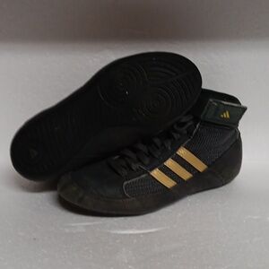 Boys Adidas size 2 Black And Gold Wrestling Shoes